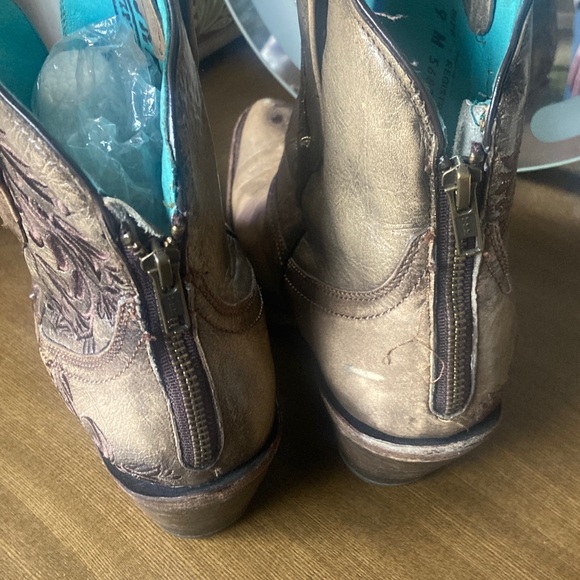 Corral Vintage Cowgirl- light brown/tan Embroidered Ankle Booties - Picture 10 of 10